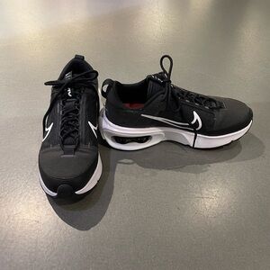 Women’s Nike Air Max Sneaker in size 9